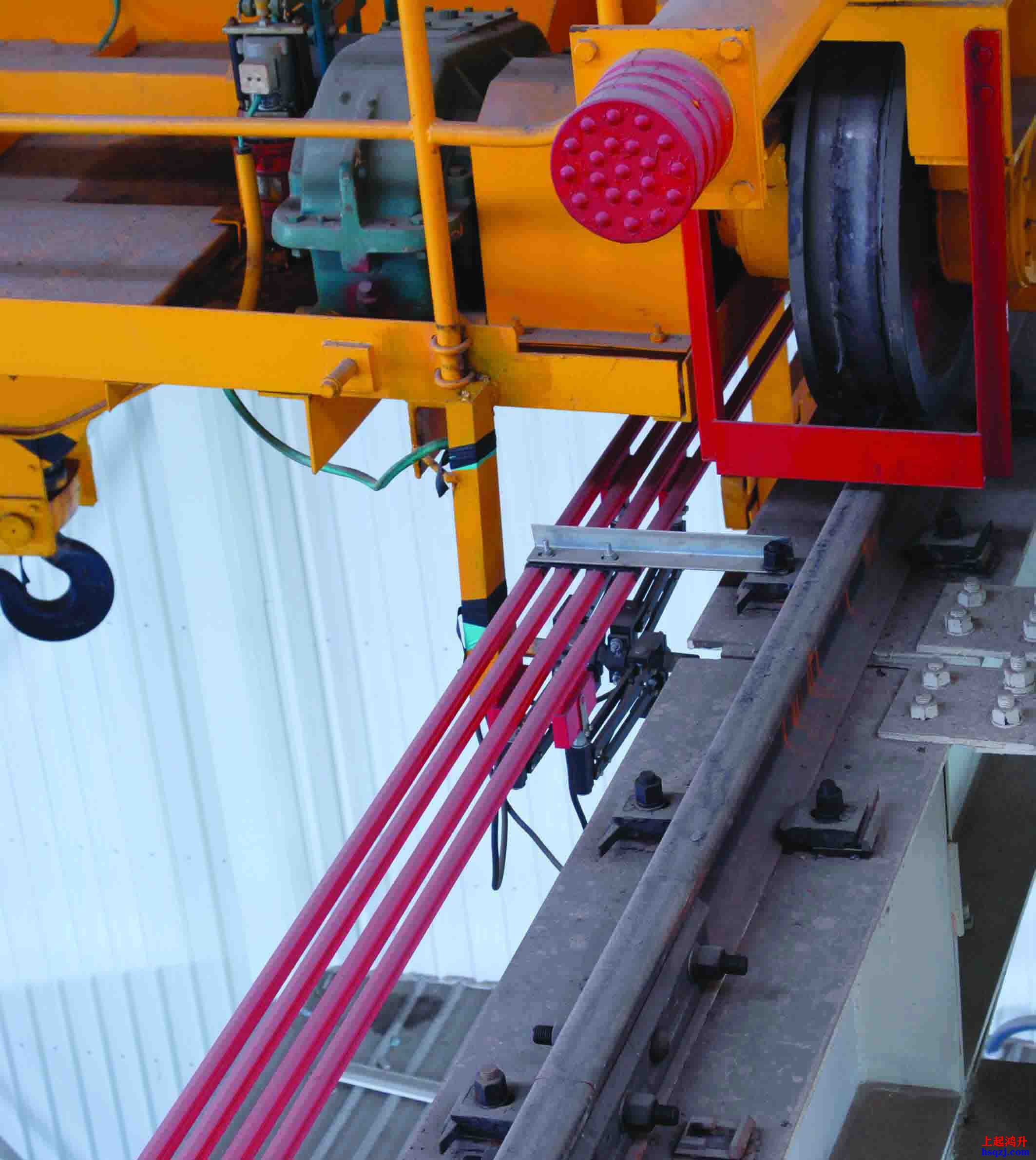 多級(jí)安全滑觸線有幾種結(jié)構(gòu)型式?